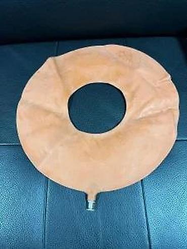 igracke za bazen: Gumeni prstenasti jastuk na naduvavanje sa metalnim ventilom. - — 6