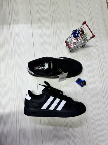полуклассика обувь мужская: Мужские кроссовки, 39.5, Adidas, Новый, цвет - Черный, Самовывоз