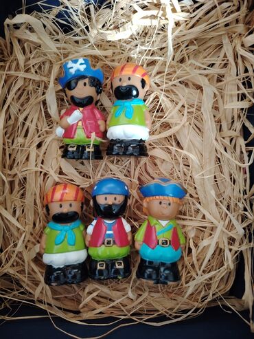 ЛуАЗ: Little people elc
каждый человечек по 5 манат