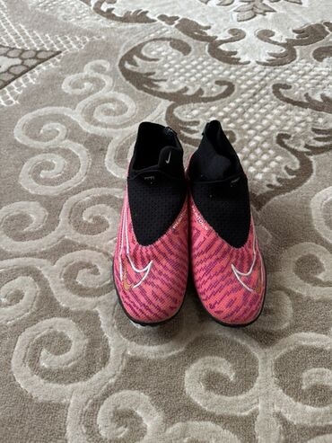 сороконожки найк меркуриал аир зум: Детские футбольные бутсы Nike Phantom в ярком розовом цвете с черными