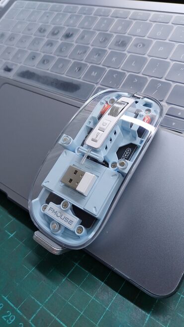 рабочий бу ноутбук: Прозрачная мышка на Bluetooth и 2.4g. может переподключаться на 3