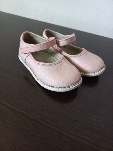 Детская обувь: Туфельки на девочку бу. Размер 23 по стельке 16 см. Состояние видно на