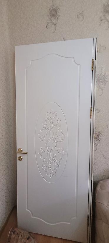 qapi celengi: Ağ rəngdə otaq qapısı – klassik oyma naxışlı model - Material — 3