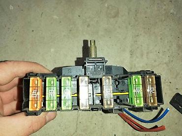 motore: TABLA SA OSIGURACIMA ISPOD BMS ZA PEUGEOT 307 OD 2000. DO 2005. GOD — 1
