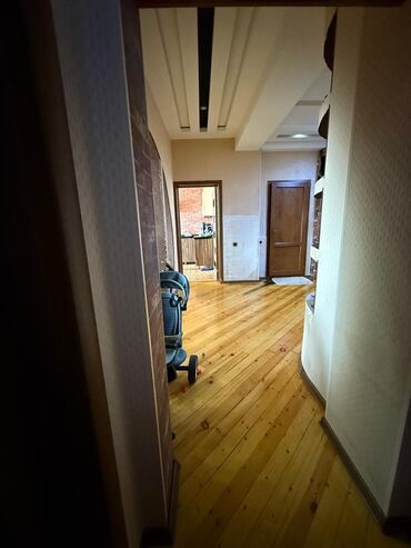 Sifarişlə qonaq dəstləri: Satılır: mənzilin geniş zalı və dəhlizi üçün nəzərdə tutulmuş daxili — 22