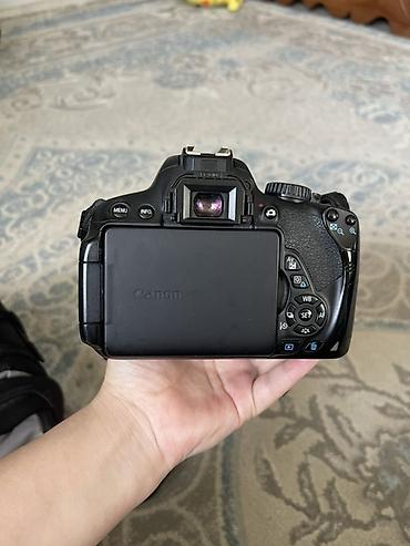 ачки камера: Зеркальная камера Canon EOS 650D с объективом Canon EF‑S 18–55mm — 2
