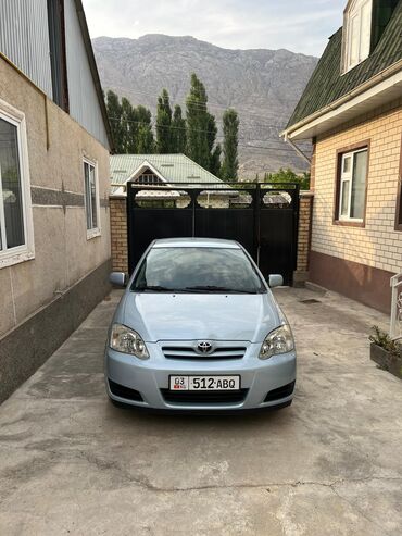 Toyota Corolla: 2004 г., 1.6 л, Механика, Бензин, Хэтчбэк