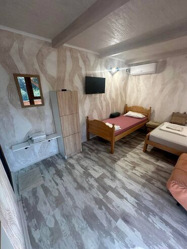 Kuća na dan: 45 kv. m, 2 sobe — 3