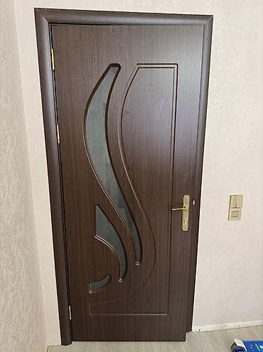 Ev və bağ: İç qapı – tünd palıd rəngli, şüşə dekorlu model - Material — 2