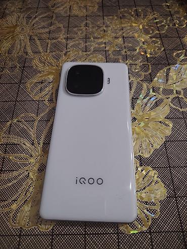 Vivo iQOO Z9 Turbo+, Б/у, 256 ГБ, цвет - Белый, 2 SIM