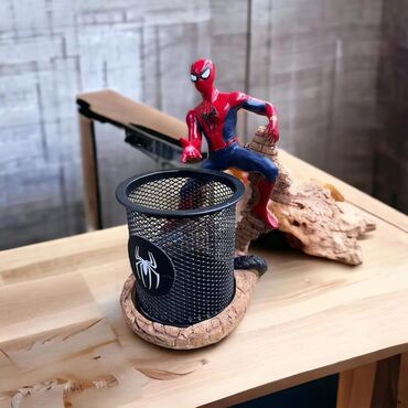 Oyuncaqlar: Suvenır qelem, karandaş qabı.futbolcularin fiqurui ile.Futbolcu — 5