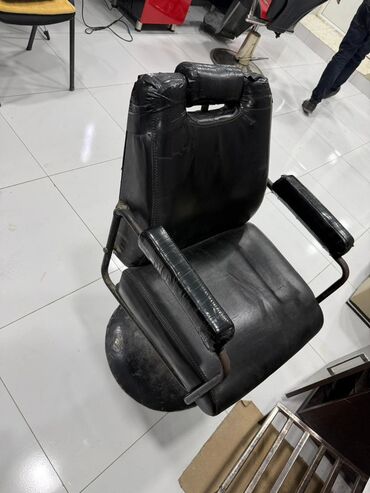 Masa və oturacaq dəstləri: Peşəkar bərbər/saç ustası üçün iş yerinin komplekti Tərkib: - Geniş — 11