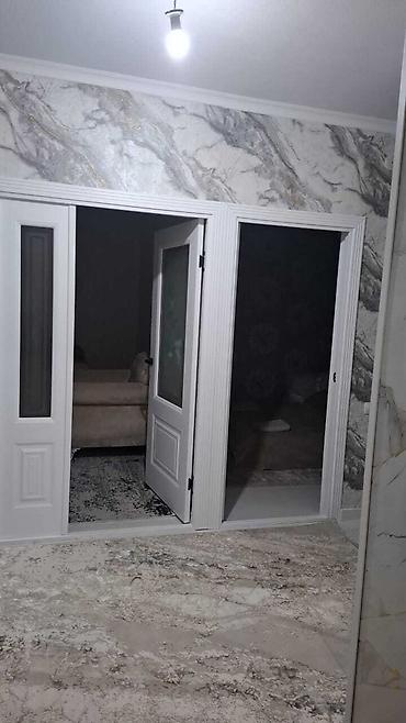 Двуспальные кровати: Кровать с мягким изголовьем, обтянутым тканью, состоящим из отдельных — 22