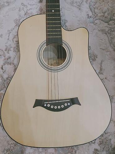 Гитары: Акустическая гитара с вырезом (cutaway), дредноут. - Форм‑фактор — 3