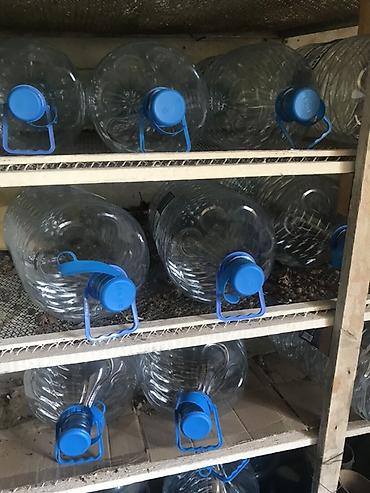 Plastik su qabları – iri həcmli, şəffaf PET materialdan.12 ədəd qalıb
