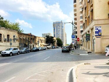 Digər kommersiya daşınmaz əmlakı: Nərimanov rayonu Hərbi Prokurorluğun yaxınında yol qırağı 50 Kv.m — 18