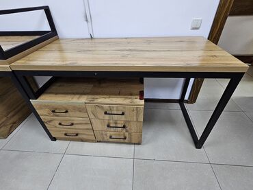 Письменные столы: Письменный стол — 6