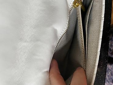 Çantalar: Ağ rəngli, zəncirli çiyin çantası - Material: yumşaq dərili üst, romb — 4