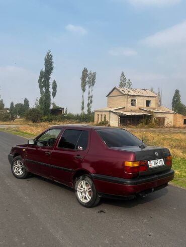 моторы ист: Volkswagen Vento: 1994 г., 1.8 л, Механика, Бензин, Седан