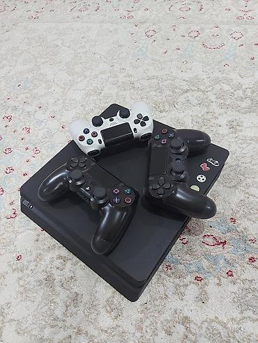 pult ps4: PlayStation 4 Slim 1tlb ela veziyyetde +3 ədəd pult — 1