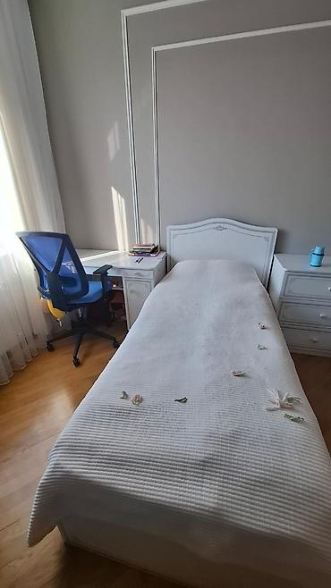cardin: Yataq dəsti satılır. Mebellər Pierre Cardin markasına aiddir. Qeyd — 3