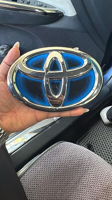 тойота эмблема: Эмблема Toyota (синяя, гибридная серия) — оригинальная передняя — 3
