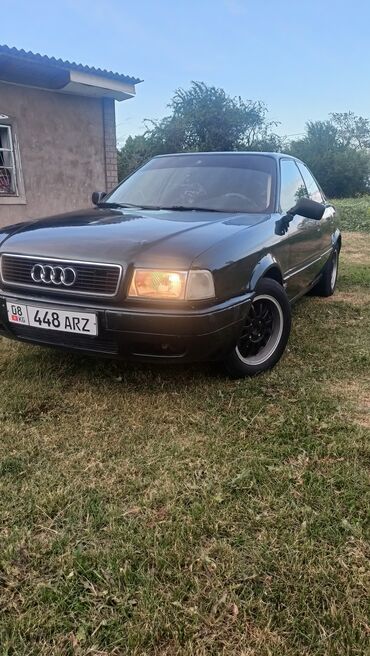 срочно в связи с переездом: Audi 80: 1992 г., 2.3 л, Механика, Газ, Седан