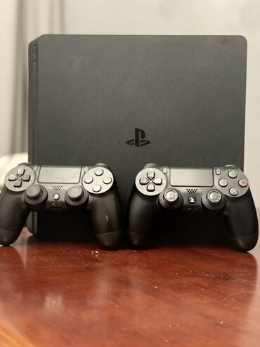 диск на пс 5: Игровая консоль Sony PlayStation 4 Slim (черная) с двумя геймпадами