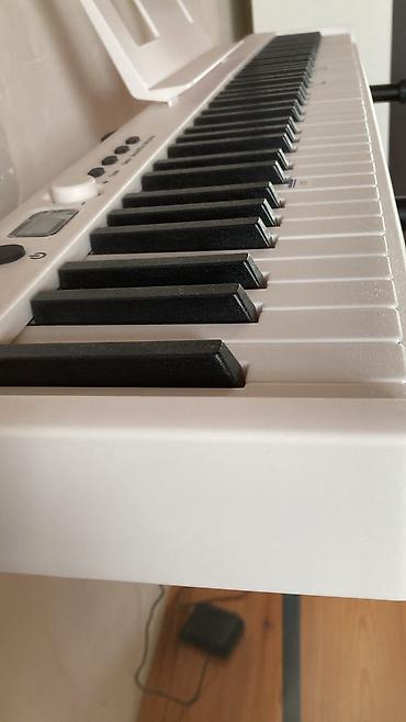 88: Rəqəmsal piano – 88 klaviş, ağ korpus - Tam ölçülü 88 klaviş (piano — 2