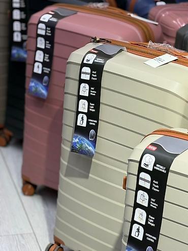 Чемоданы: Чемодан, Новый, Большой (более 70 л), Вращающиеся колеса на 360°, Кодовый замок, На колесах — 10