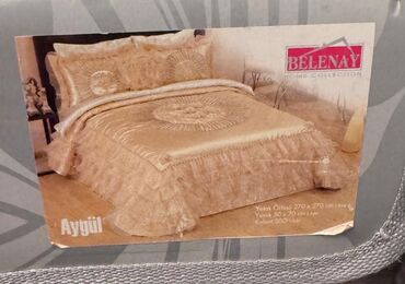 Süni güllər: Yataq üçün rəng - Qızılı Yataq örtüyü