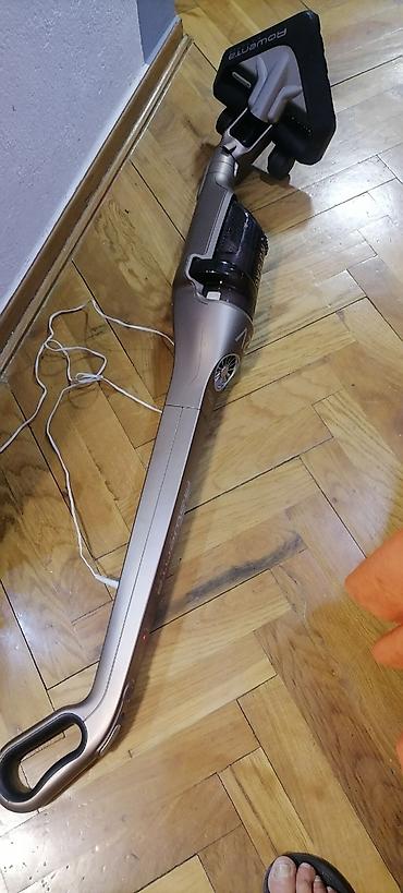 Štapni usisivači: Usisivač ROVENTA ručni na bateriju
Ispravan
Mirjevo na lalafo.rs — 9 Štapni usisivači: Usisivač ROVENTA ručni na bateriju
Ispravan
Mirjevo — 9