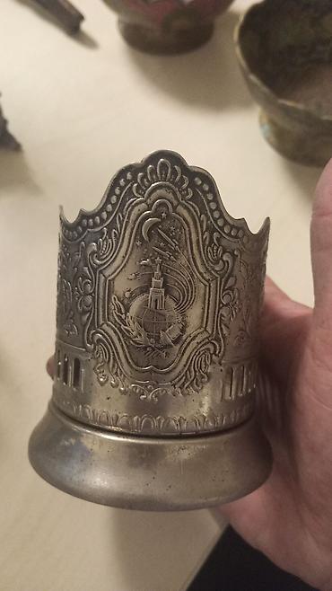 podstakan: Sovet dövrünə aid metal melxior stəkanaltı (podstakannik). - — 1