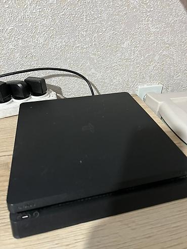 PS4 (Sony PlayStation 4): PlayStation 4 Slim (чёрная) — игровая консоль с комплектом аксессуаров — 3