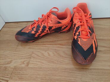 aro 24 2 5 mt: Adidas Messi kopačke 
br 38 2/3
kao nove