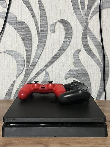 Salam ps4 silm yaddaş 500gb daxılındə 3oyun mövcuddur.heçbir prablemi