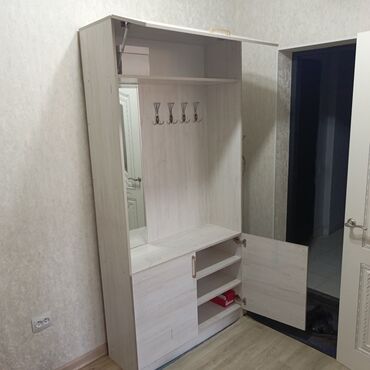 шкаф прихожка: Кире бериш үчүн шкаф, Жаңы, Күзгүсү менен, Жыгач