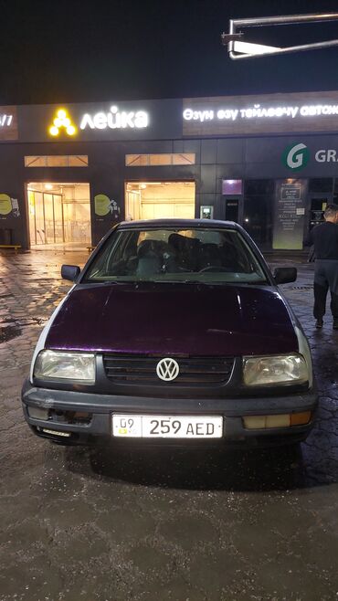 Volkswagen: Volkswagen Vento: 1996 г., 1.8 л, Механика, Бензин, Седан