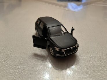 Avtomobil modelləri: Maqnitli qapıları olan metal oyuncaq SUV maketi - Gecəqara rəngli — 5