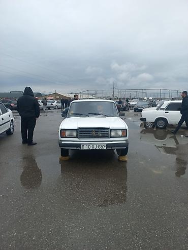 muravey təkərləri: VAZ 2107, ağ rəng, sedan kuzov. Mühərrik və ötürmə: - Benzin — 9