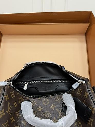 Классические сумки: Сумка Louis Vuitton в фирменном монограмном канве. Основные — 4