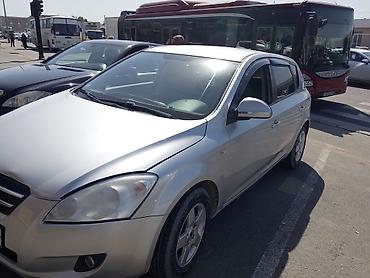 kia salony: Kia cee’d hatchback - Kuzov: 5 qapılı hatchback, gümüşü rəng - Salon — 5
