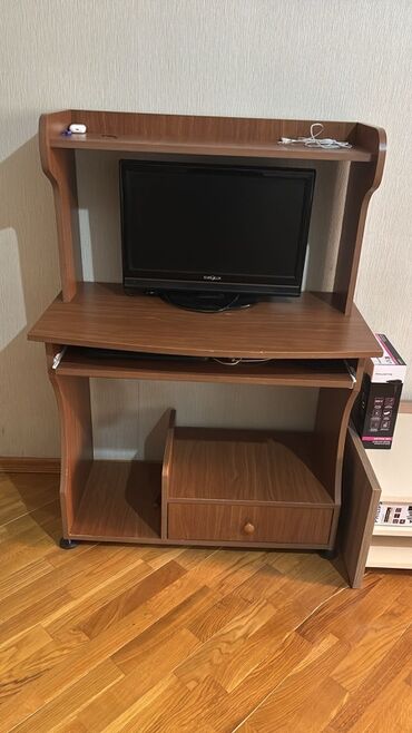 стол для наращивания ногтей: Прямой стол, С полками, С выдвижными ящиками, Ламинат текстурный, Без гарантии, Нет кредита