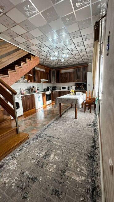 продажа домов центр бишкек: 160 м², 6 комнат, Требуется ремонт С мебелью