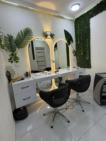 Gözəllik studiyası üçün hazırlanmış peşəkar iş guşəsi və mebel dəsti