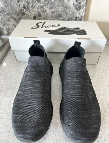eqa shoes qara qarayev: Kişi ıdman krasofkası satılır.Səliqəlidir.Ölçüsü 44.Çatdırılma