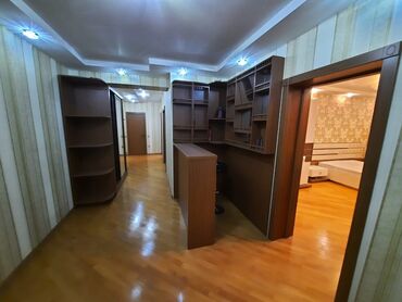 Uzunmüddətli kirayə mənzillər: Mənzil 1000 AZN kirayədədir.Çıxarış var. Əşyalı satılır. 3 otaq 135kv — 5