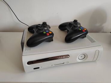igre za wii: Xbox 360, 250GB hard, čipovan, kućno korišćen, sa dva original