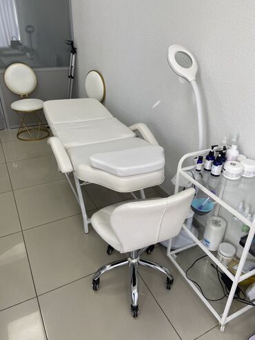 кресло парикмахерское бу: Сдается большой, светлый оборудованный кабинет в косметологической