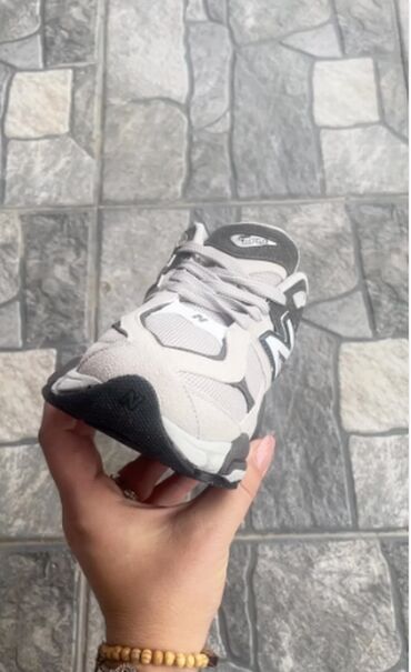 Patike: New Balance 9060 patike

Novo
Brojevi 36 do 40

fb Moja Kupovina 1 — 17